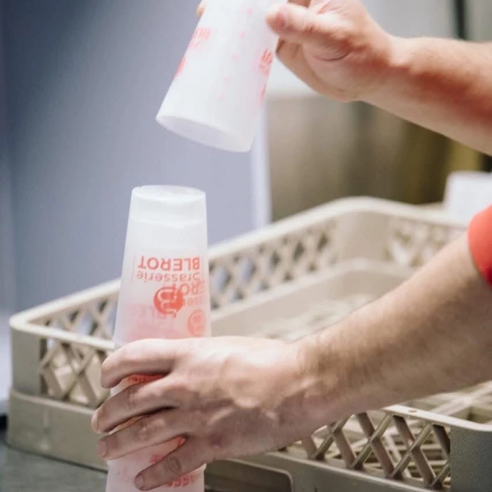 Nous proposons aux propriétaires de gobelets réutilisables, un service de lavage de leurs gobelets.
